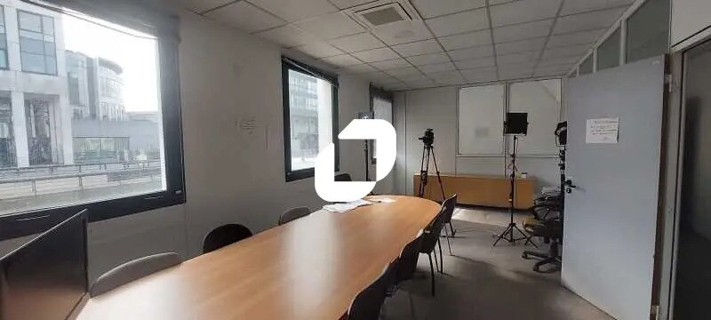 Bureau dans Saint-Denis à louer - Photo de l’immeuble – Image 2 sur 5