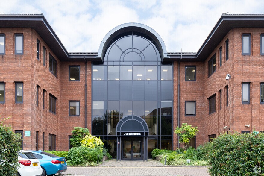 3 The Drive, Great Warley à louer - Photo de l’immeuble – Image 2 sur 21