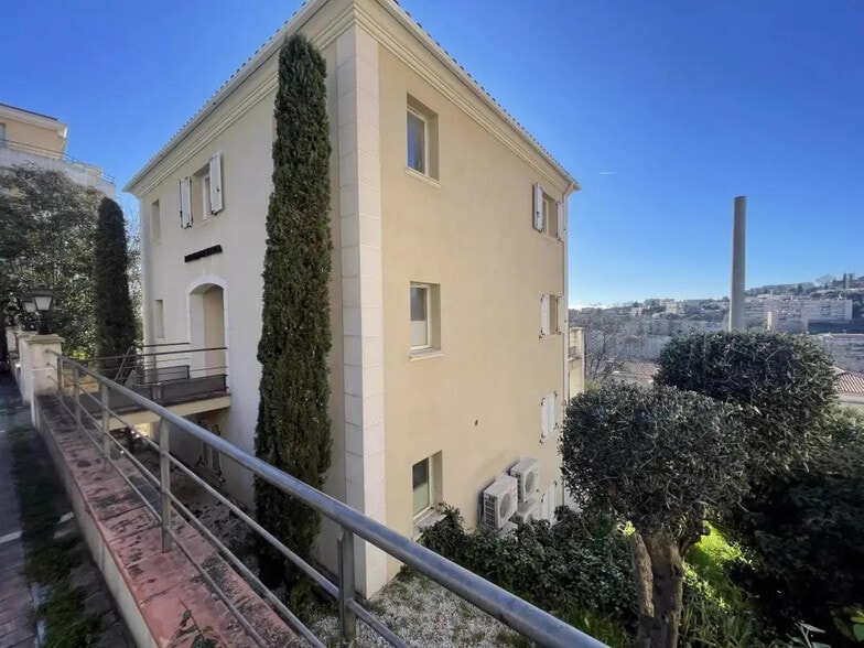 Bureau dans Grasse à louer - Photo de l’immeuble – Image 1 sur 16