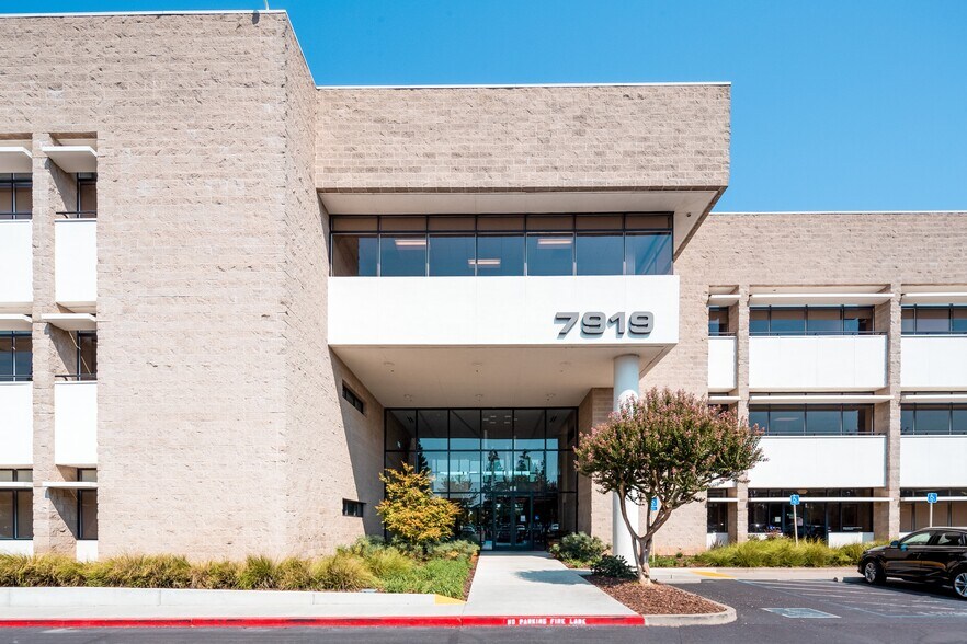 7919 Folsom Blvd, Sacramento, CA à louer - Photo principale – Image 1 sur 30