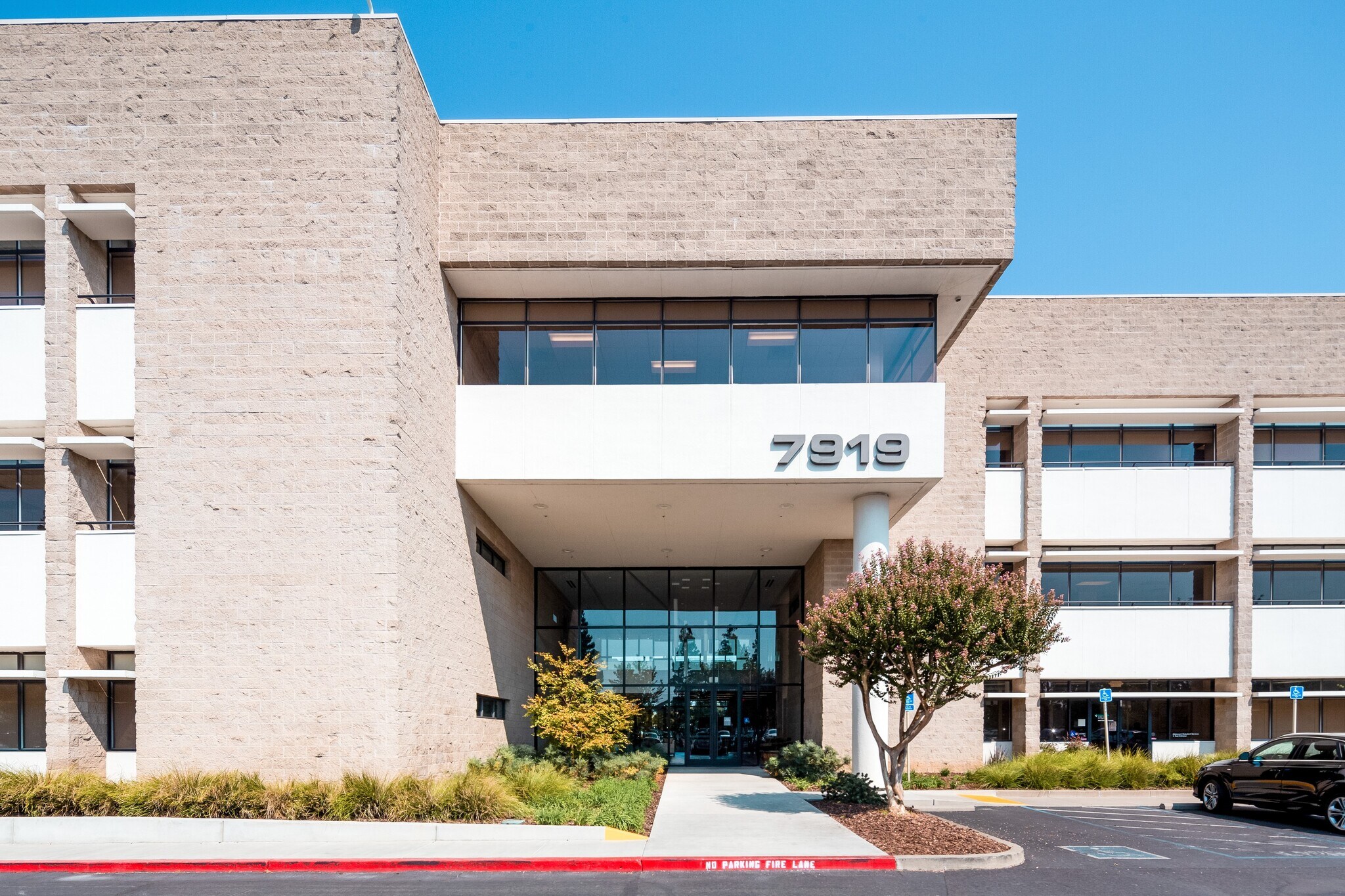 7919 Folsom Blvd, Sacramento, CA à louer Photo principale– Image 1 sur 31