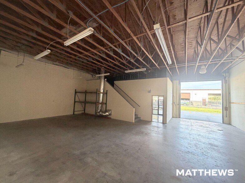 100 Commerce Way, Sanford, FL à louer - Photo de l’immeuble – Image 2 sur 8