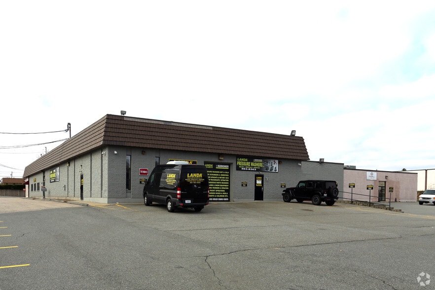 11 Comstock Pky, Cranston, RI à louer - Photo de l’immeuble – Image 3 sur 10