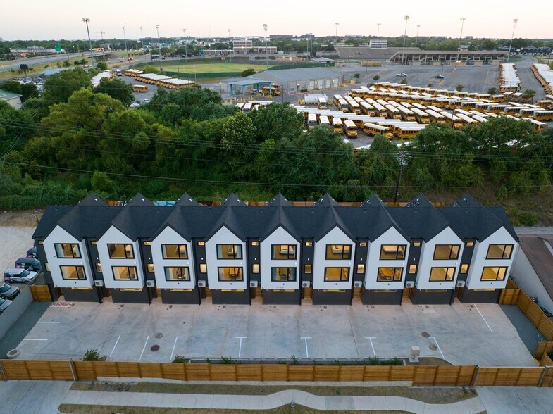 7104 Creekside Dr, Austin, TX à vendre - Photo de l’immeuble – Image 2 sur 7