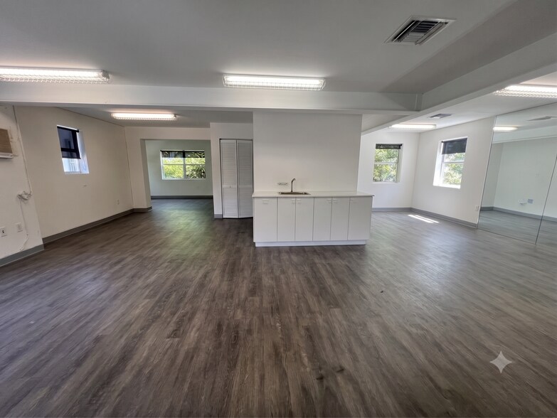 7541 Biscayne, Miami, FL à louer - Photo de l’immeuble – Image 2 sur 3