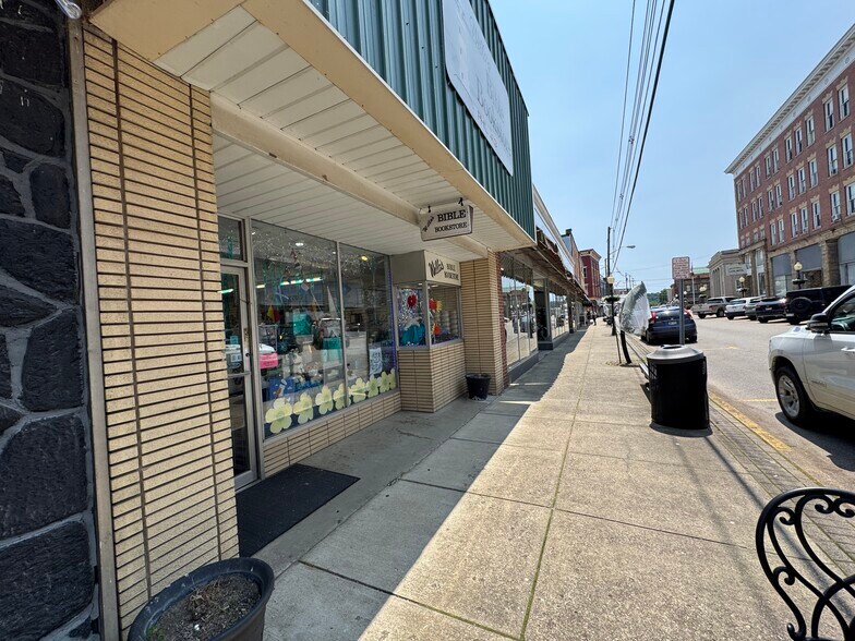 416 Main St, Point Pleasant, WV à vendre - Photo de l’immeuble – Image 2 sur 34