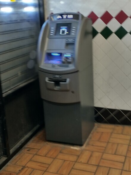 6142 Lansdowne Ave, Philadelphia, PA à louer - Photo de l’immeuble – Image 2 sur 14