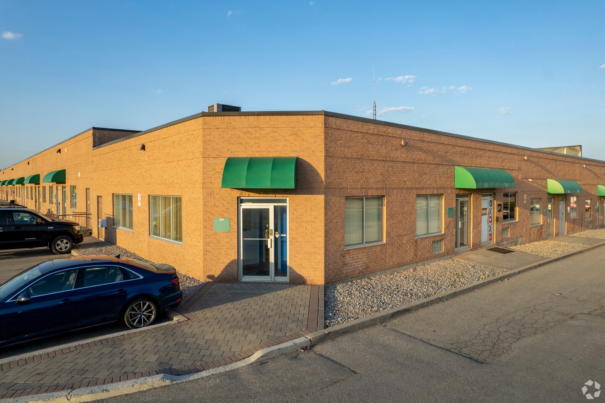 1885 Clements Rd, Pickering, ON à vendre Photo principale– Image 1 sur 5