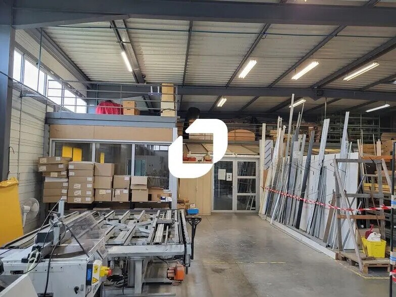 Local d'activités dans VILLENAVE-D'ORNON à vendre - Photo de l’immeuble – Image 3 sur 16