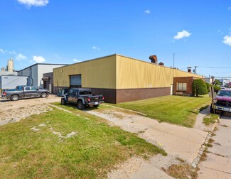 Plus de détails pour 589 Main St, Westbury, NY - Industriel/Logistique à vendre