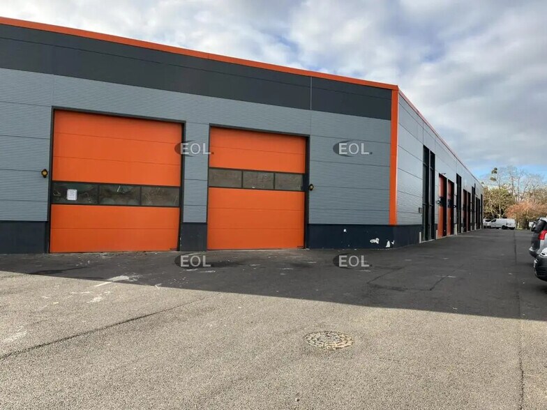 Local d’activités dans Éragny à louer - Photo de l’immeuble – Image 1 sur 6