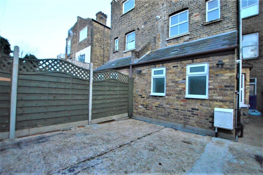 58 Church Rd, Londres à vendre - Photo de l’immeuble – Image 2 sur 5