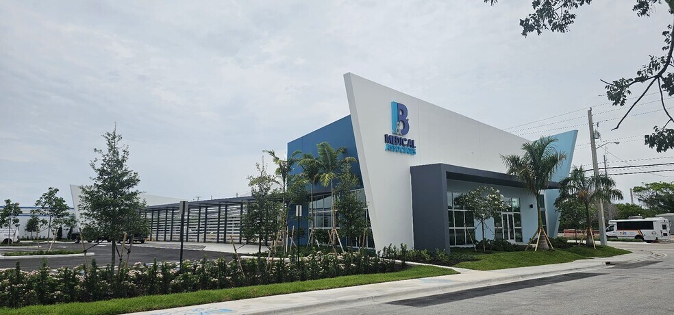 101 NW 12th St, Pompano Beach, FL à louer - Photo de l’immeuble – Image 1 sur 7