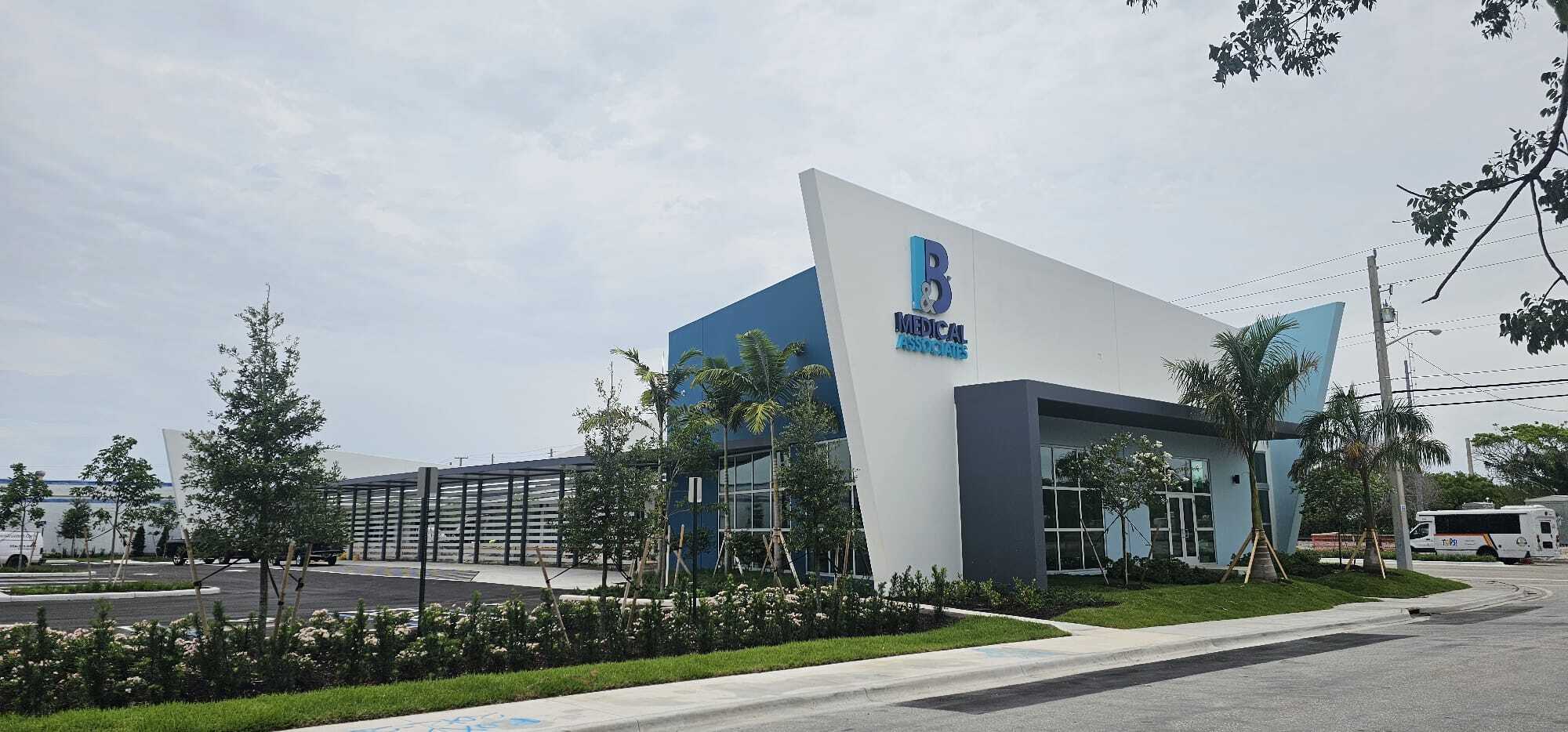 101 NW 12th St, Pompano Beach, FL à louer Photo de l’immeuble– Image 1 sur 8