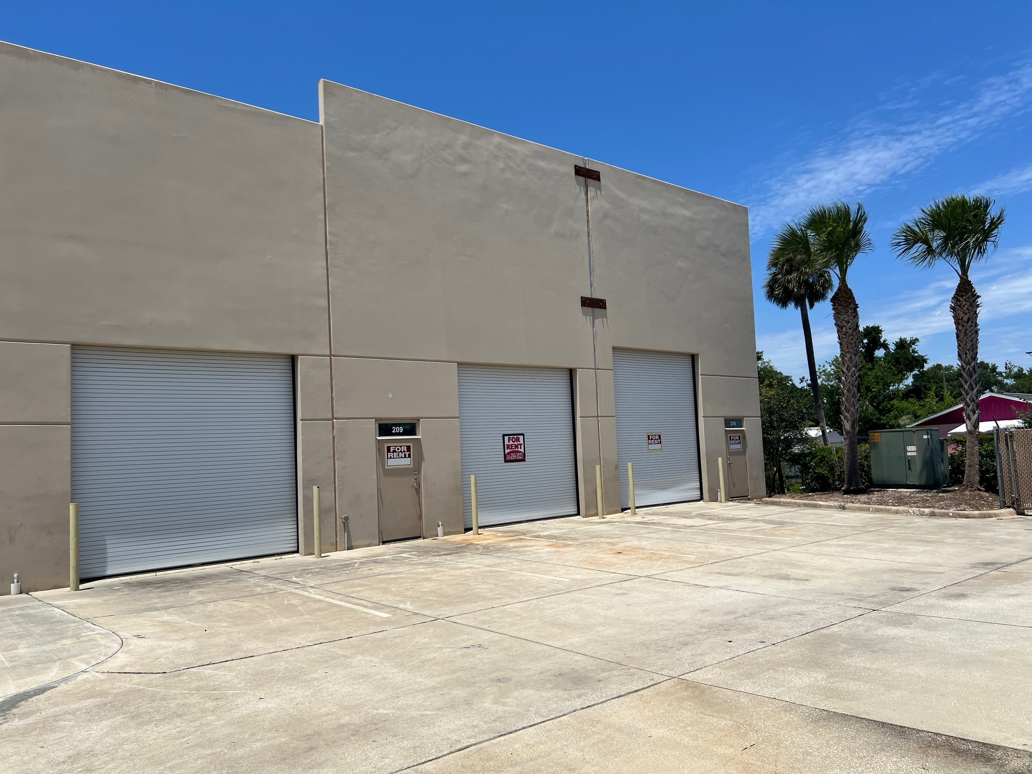 700 S Ridgewood Ave, Daytona Beach, FL à louer Photo de l’immeuble– Image 1 sur 10