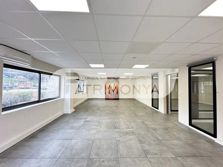 Bureau dans Aubagne à louer - Photo de l’immeuble – Image 3 sur 19