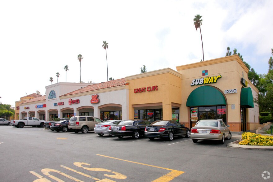 1240 E Ontario Ave, Corona, CA à louer - Photo de l’immeuble – Image 2 sur 2