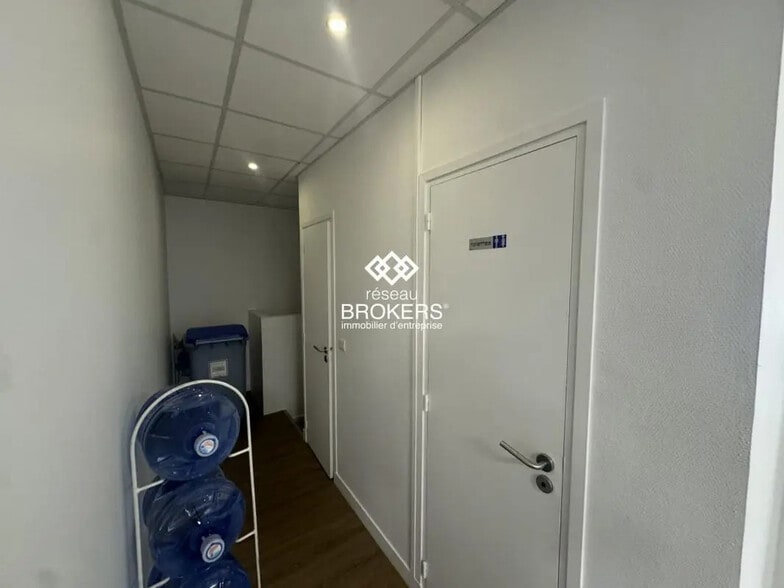 Local commercial dans Le Bourget à louer - Photo intérieure – Image 3 sur 6