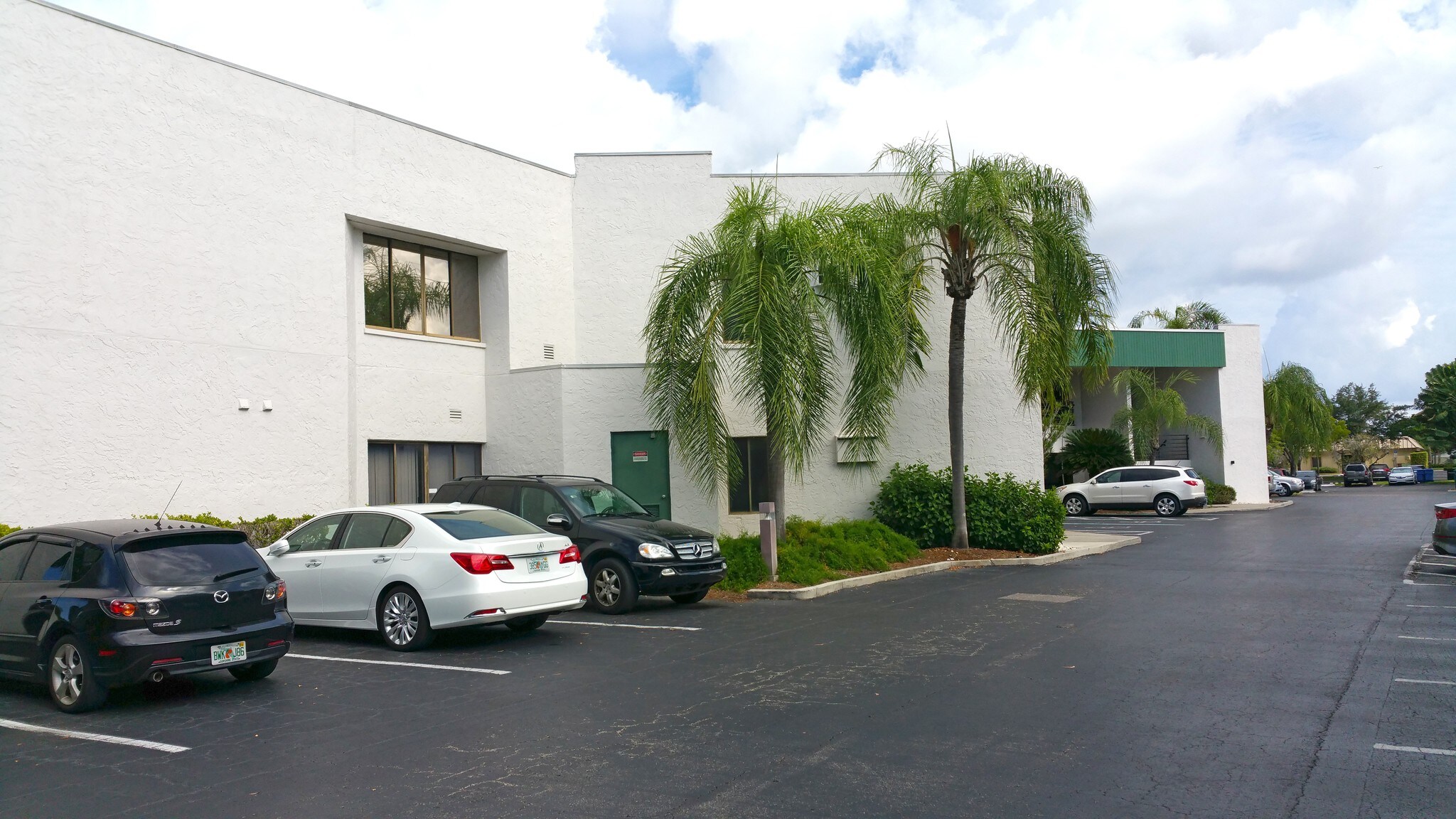 6719 Winkler Rd, Fort Myers, FL à louer Photo principale– Image 1 sur 28
