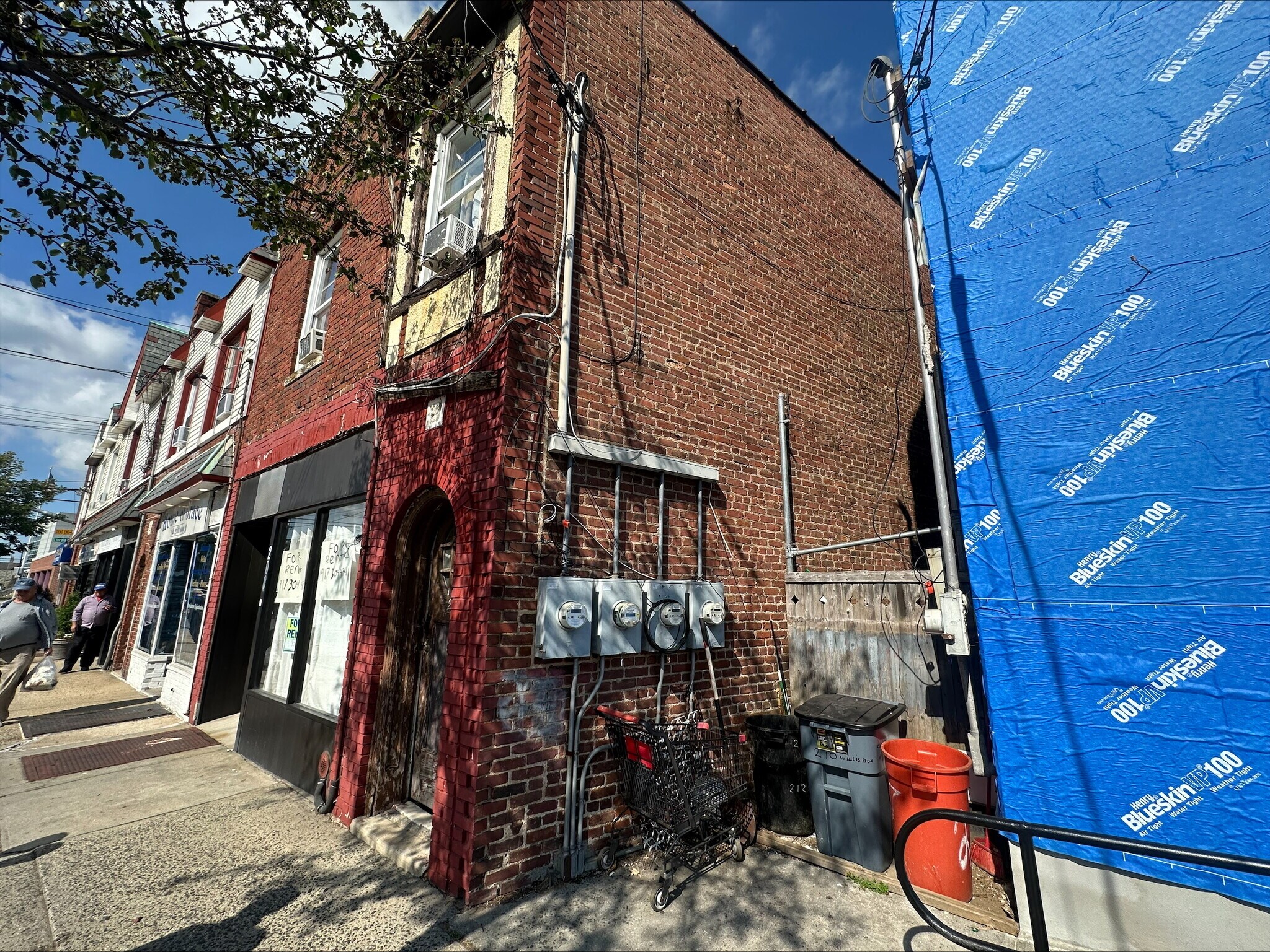 208 Willis Ave, Mineola, NY à louer Photo de l’immeuble– Image 1 sur 13