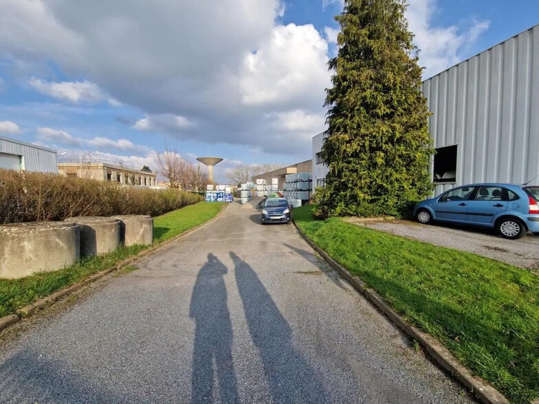 Industriel/Logistique dans Montigny-le-Bretonneux à vendre - Photo de l’immeuble – Image 3 sur 12