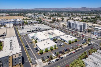 6723-6743 Variel Ave, Canoga Park, CA à louer Aérien– Image 2 sur 3