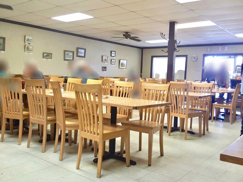 114 S Teel Dr, Devine, TX à vendre - Photo intérieure – Image 2 sur 16