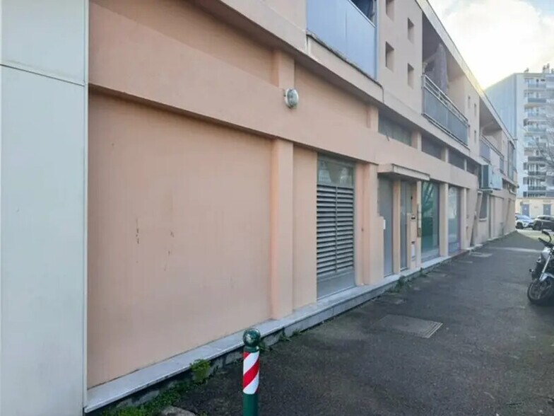 Bureau dans Sainte-Foy-lès-Lyon à louer - Photo de l’immeuble – Image 2 sur 10