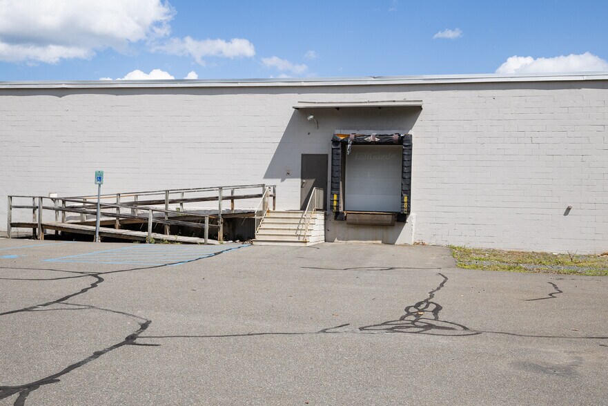 42 Karner Rd, Albany, NY à louer - Photo de l’immeuble – Image 2 sur 13