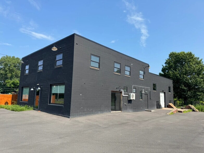 240 Chapel Rd, South Windsor, CT à vendre - Photo de l’immeuble – Image 1 sur 11