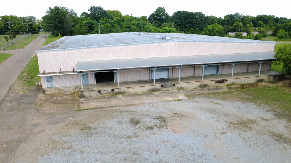 556 Matthews Dr, Canton, MS à louer - Photo de l’immeuble – Image 2 sur 8
