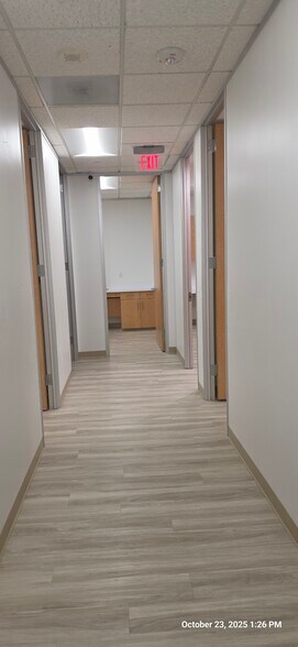 3900 Essex Ln, Houston, TX à louer - Photo de l’immeuble – Image 2 sur 24