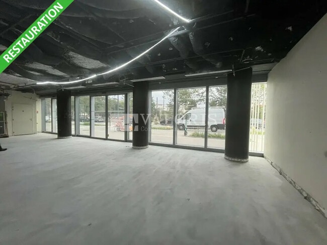 Plus de détails pour 16 Rue Général Mouton-Duvernet, Lyon - Local commercial à louer