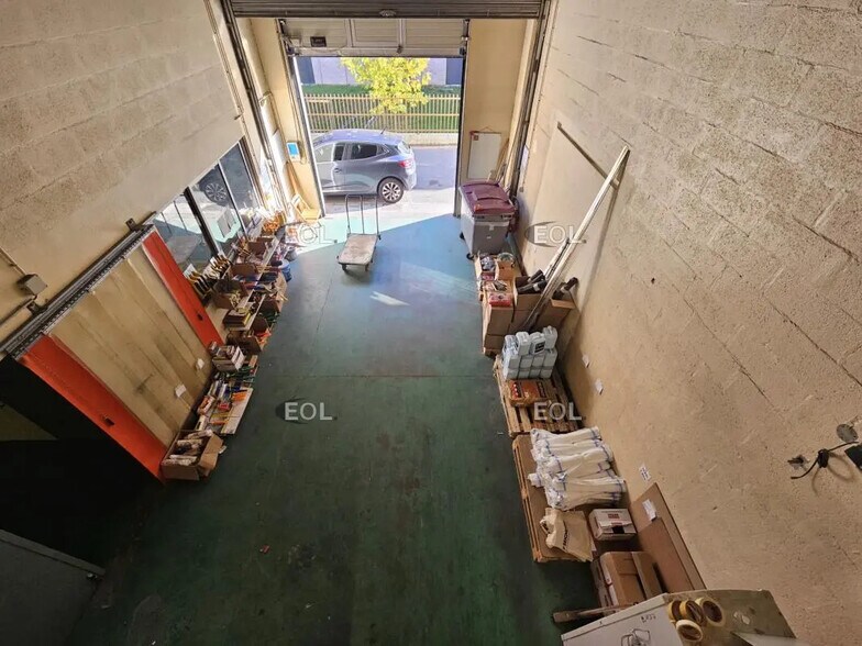 Local d'activités dans Boissy-Saint-Léger à vendre - Photo de l’immeuble – Image 2 sur 19