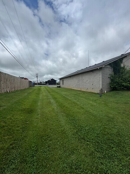 1004 Chico Dr, Lawrenceburg, KY à vendre - Photo de l’immeuble – Image 2 sur 9