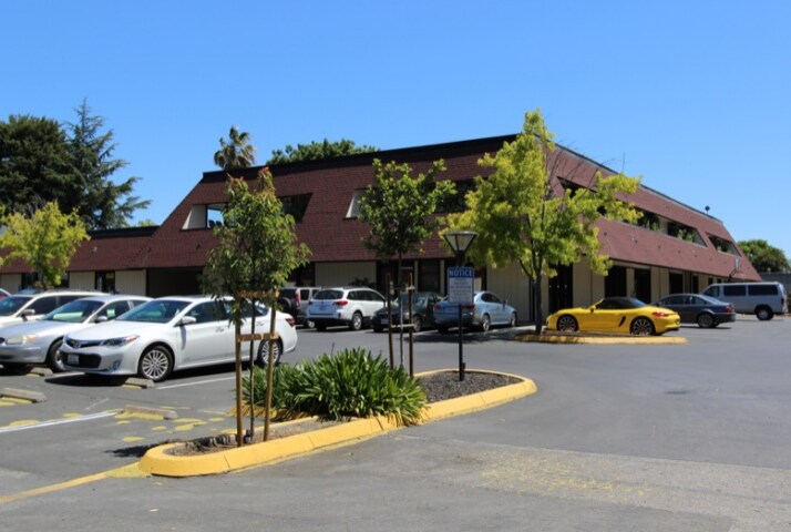 2483 Old Middlefield Way, Mountain View, CA à louer - Photo de l’immeuble – Image 2 sur 9