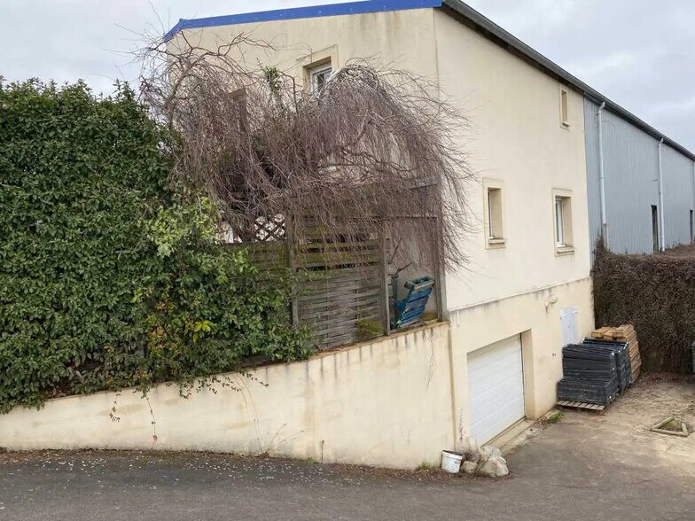 Local d’activités dans BRETTEVILLE-SUR-ODON à louer - Photo de l’immeuble – Image 2 sur 5
