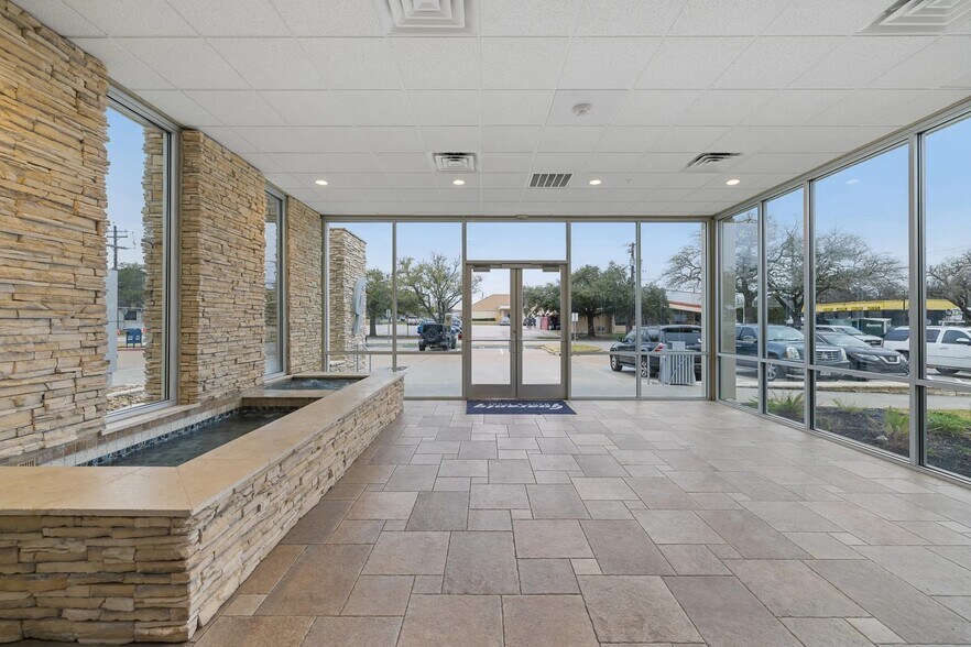 2800 S Texas Ave, Bryan, TX à louer - Photo intérieure – Image 2 sur 8