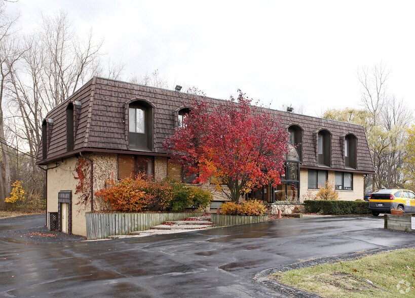 2442 E Maple Ave, Flint, MI à louer - Photo principale – Image 1 sur 24