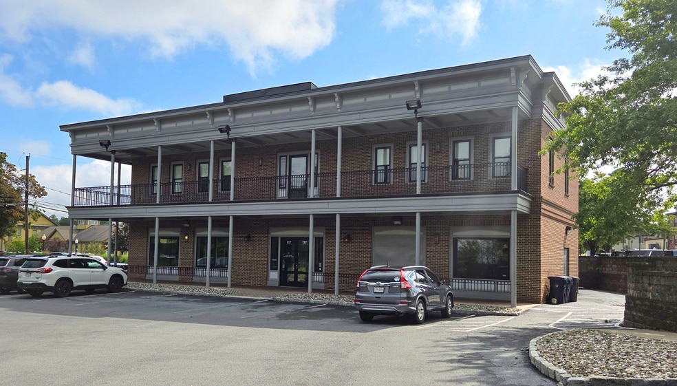 117 Grand St, Goshen, NY à louer - Photo de l’immeuble – Image 2 sur 8