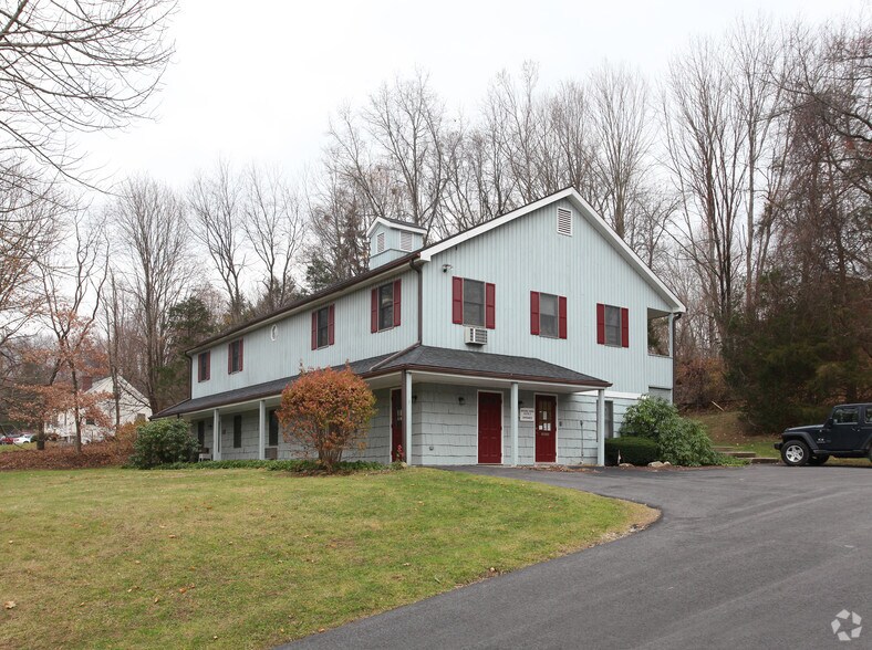 123 Litchfield Rd, New Milford, CT à louer - Photo de l’immeuble – Image 2 sur 17