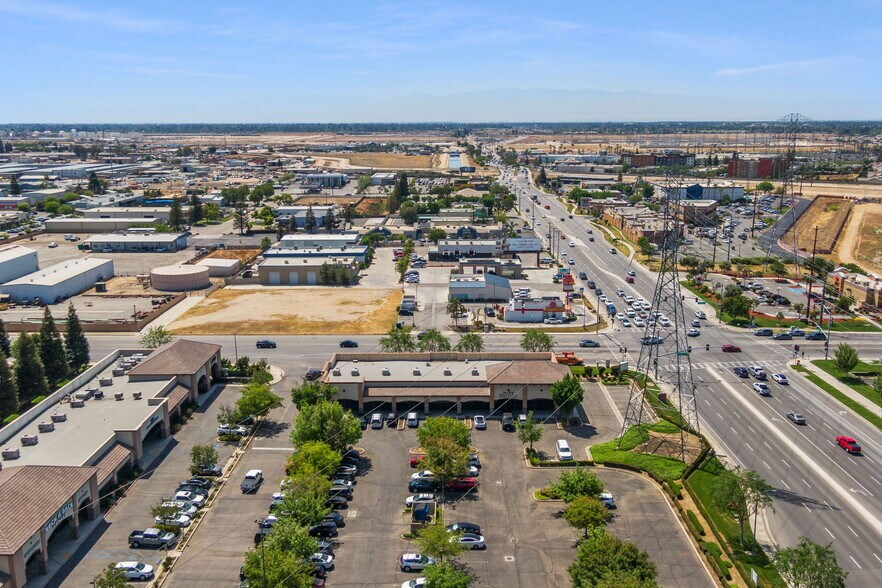 3820 Coffee Rd, Bakersfield, CA à vendre - Photo de l’immeuble – Image 2 sur 78