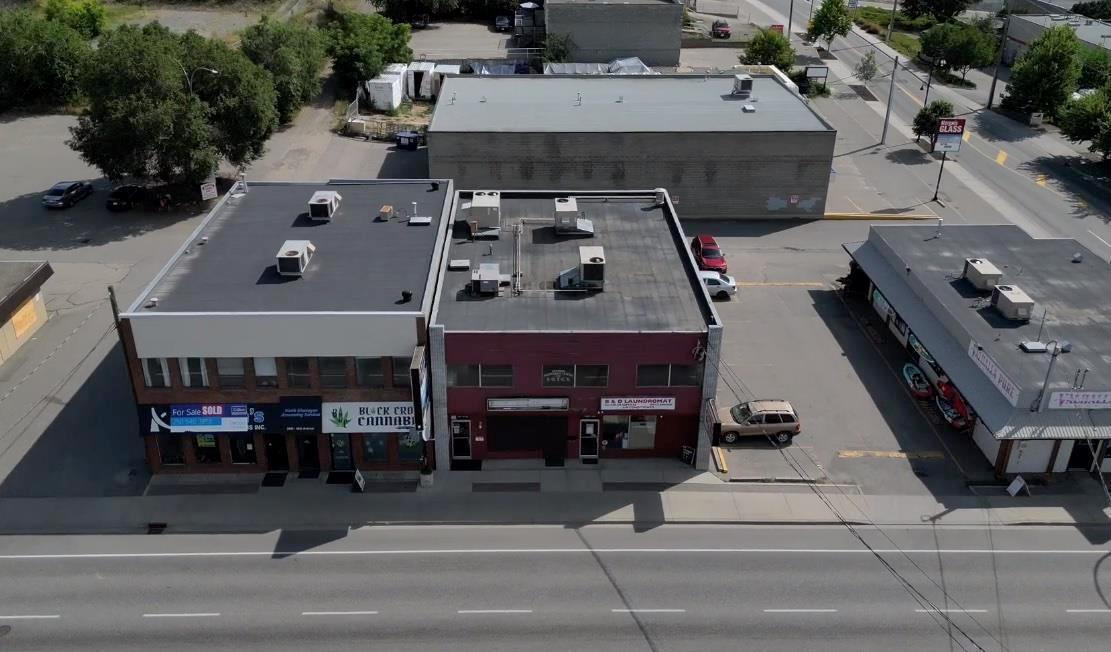 2808/2810 48 Ave Vernon, BC portefeuille de 2 biens à vendre sur LoopNet.fr Photo principale– Image 1 sur 7