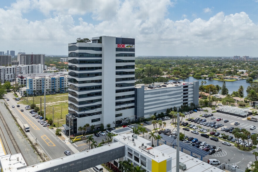 19790 W Dixie Hwy, Aventura, FL à vendre - Photo principale – Image 1 sur 163