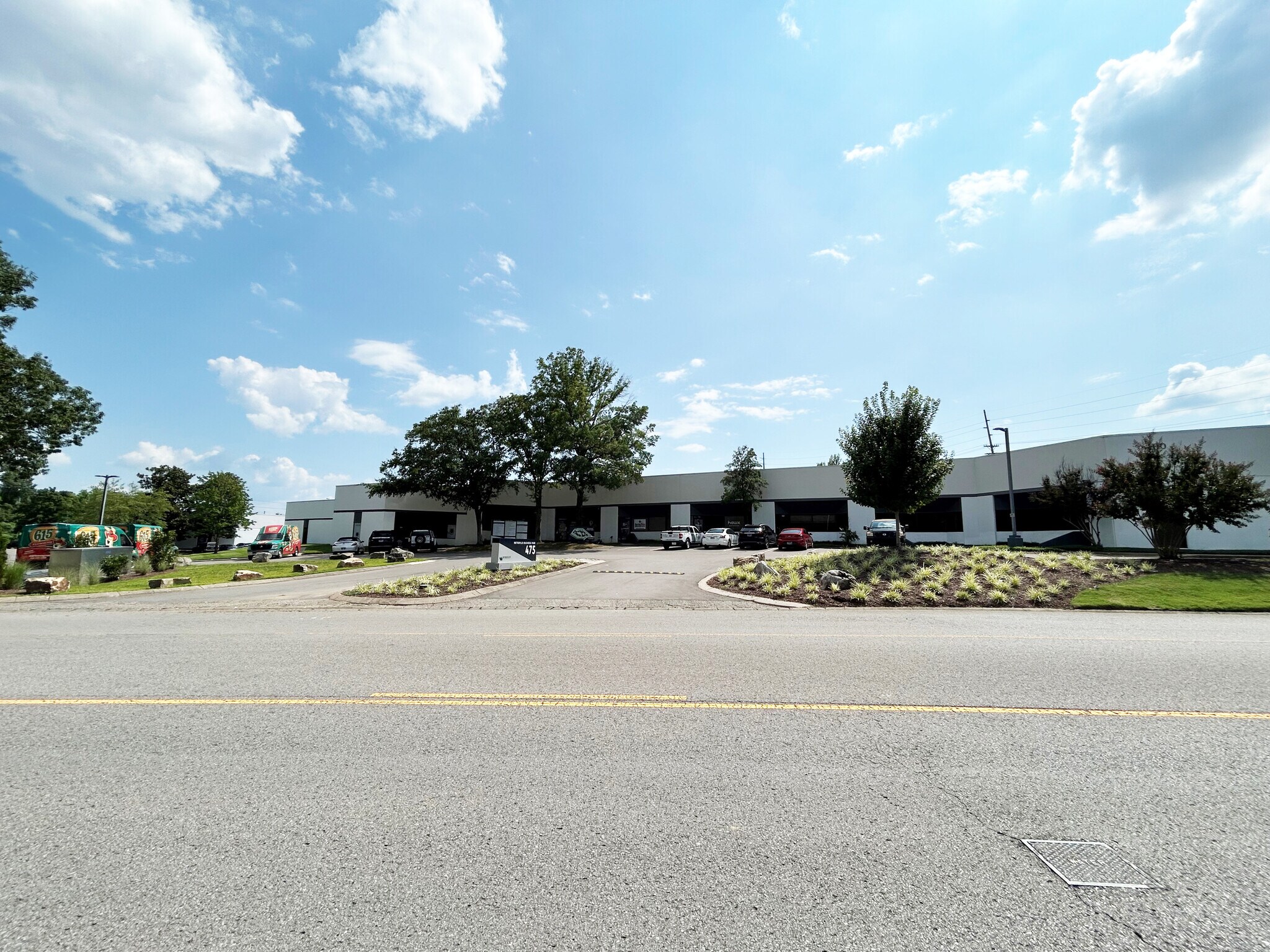 475 Metroplex Dr, Nashville, TN à louer Photo principale– Image 1 sur 6