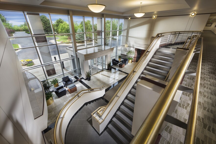 7400 E Crestline Cir, Greenwood Village, CO à louer - Hall d’entrée – Image 2 sur 4
