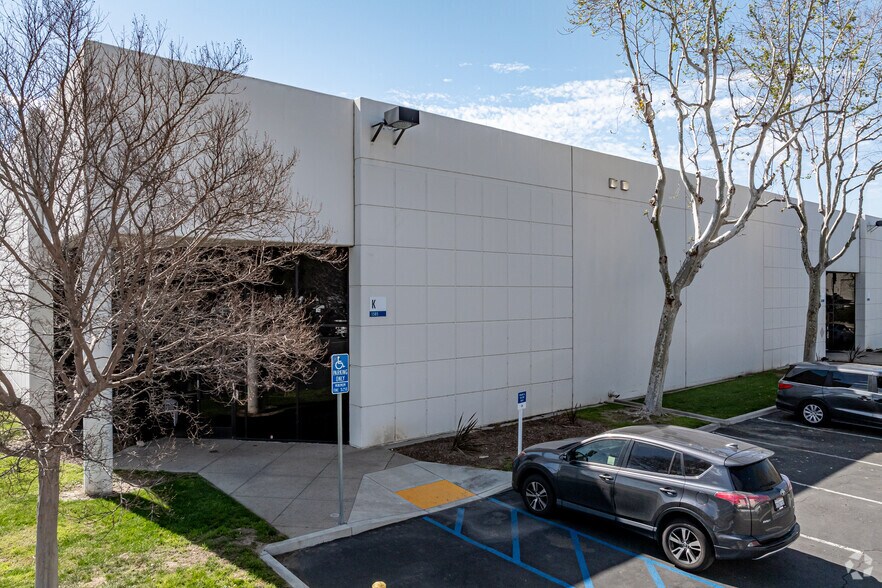1505 S Dupont Ave, Ontario, CA à louer - Photo de l’immeuble – Image 3 sur 7