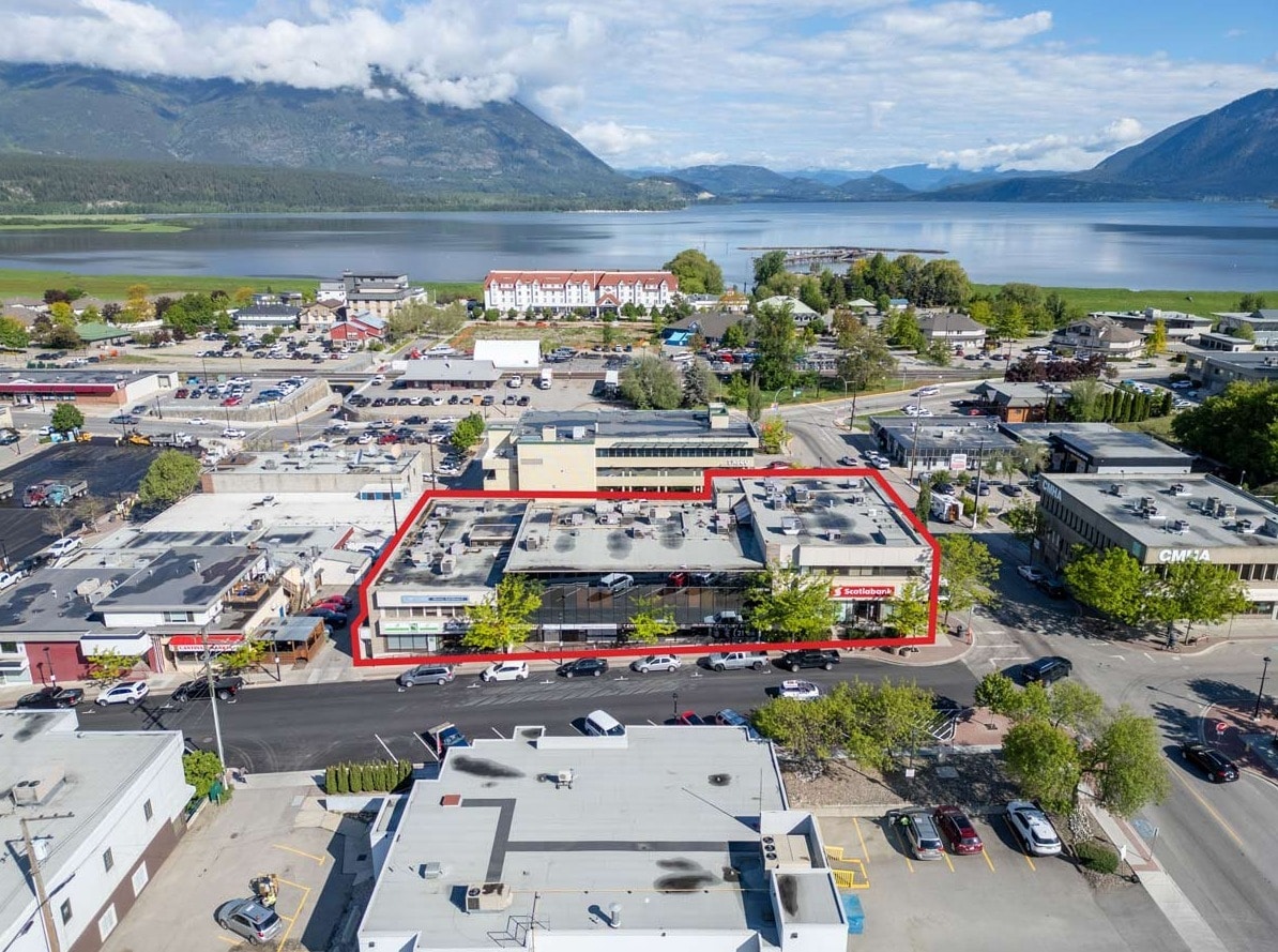 351-391 Hudson St NW, Salmon Arm, BC à louer Photo principale– Image 1 sur 11