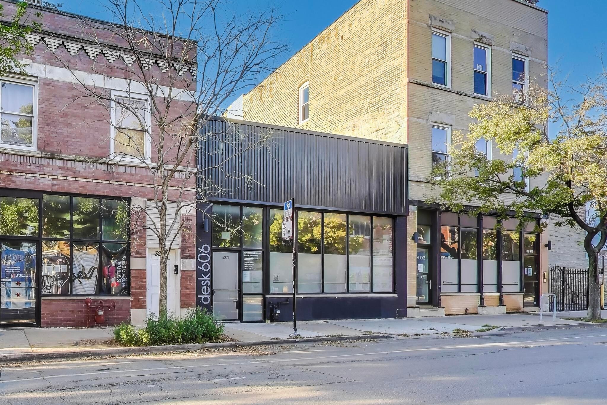 3271 W Armitage Ave, Chicago, IL à louer Photo de l’immeuble– Image 1 sur 8