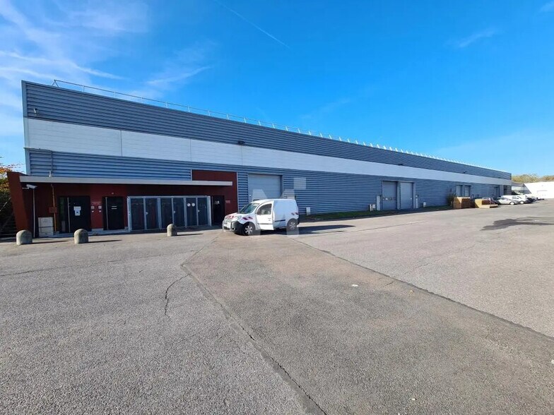 Local d’activités dans Lisses à louer - Photo de l’immeuble – Image 2 sur 6